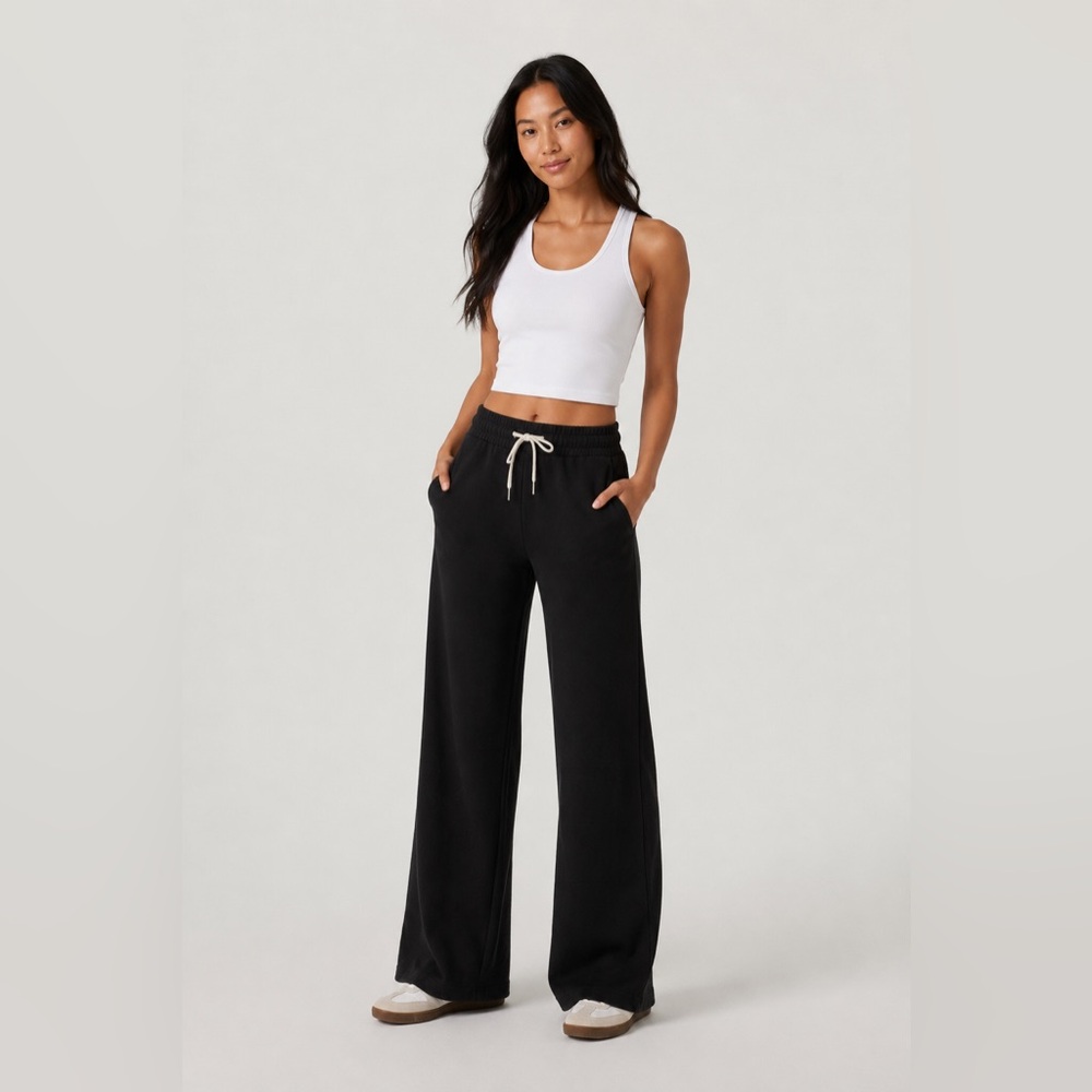 NWT Vuori Halo Essential Wideleg in Black Heather